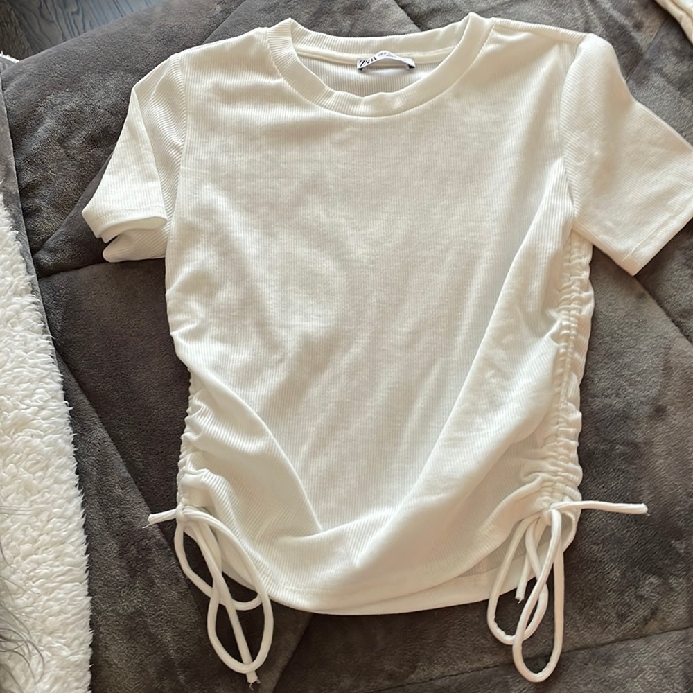 NWOT white Zara ruched ribbed top size medium